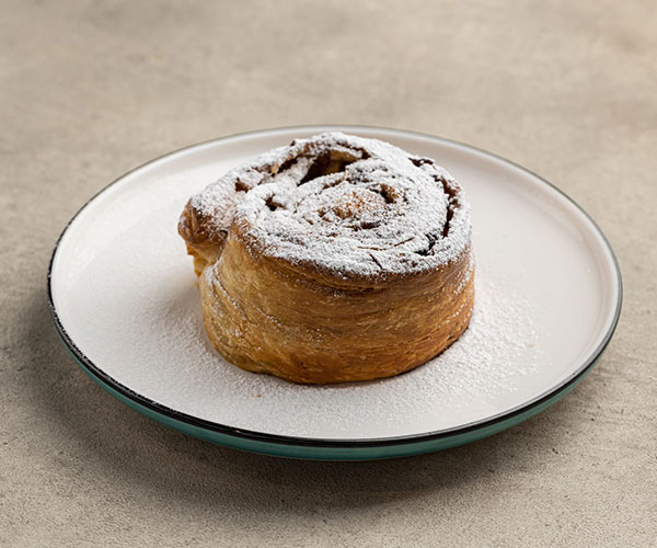 Фото Синнабон с яблоком и корицей